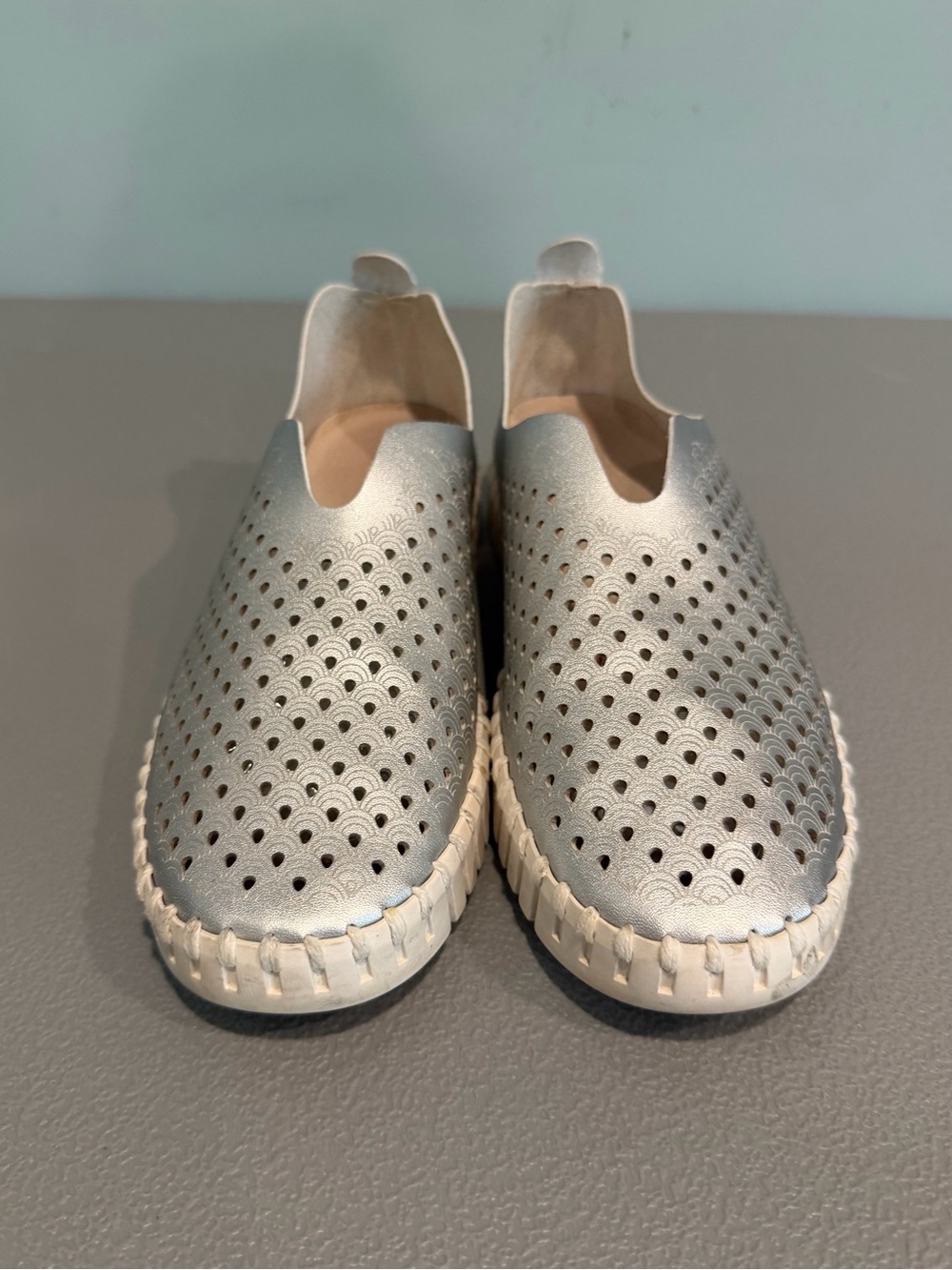 Ilse Jacobsen Tulip Slip- On Sneaker Shoes Silver Leather 3576 Women’s Sz 7 (37)